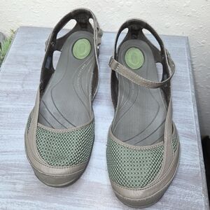 Teva Green and Brown Women's Shoes Size 10 (SQ2)